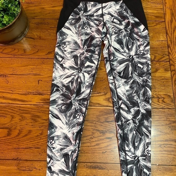 BETSEY Johnson Womens 7/8 Ankle Performance Leggings Size Small Black White Gray - Picture 1 of 7